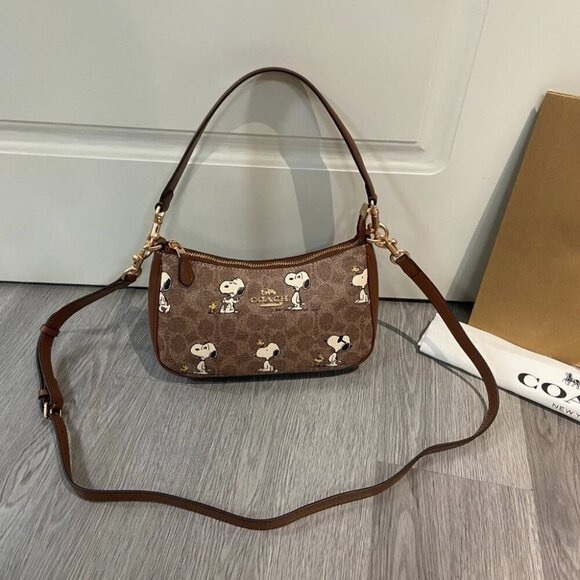 🎃🎃Coach X Peanuts Teri Shoulder Bag In Signature Canvas With Snoopy Print - Picture 3 of 5